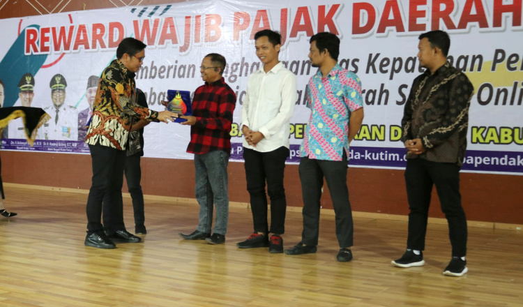 Pemkab Kutim Beri Award ke Wajib Pajak, Ini Daftarnya