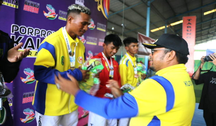 Kutim Juara Umum Tarung Derajat, Kasmidi: Kejar 3 Besar Porprov Kaltim !