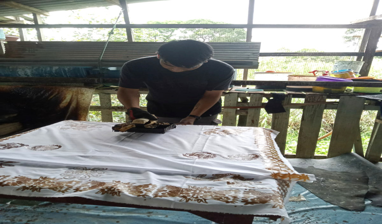 Binaan SKB SPNF Sukses Berdayakan 11 Pembatik, Achmad Junaidi Beri Apresiasi