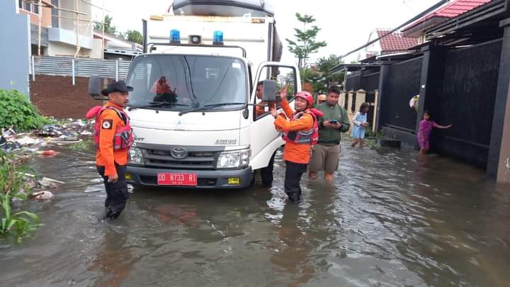 Banjir Melanda Kota Makassar Sebanyak 1869 Jiwa Mengungsi